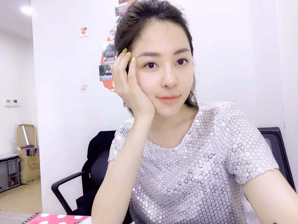 Trâm Anh hiện cũng đang thử sức với công việc BTV cho kênh STV.