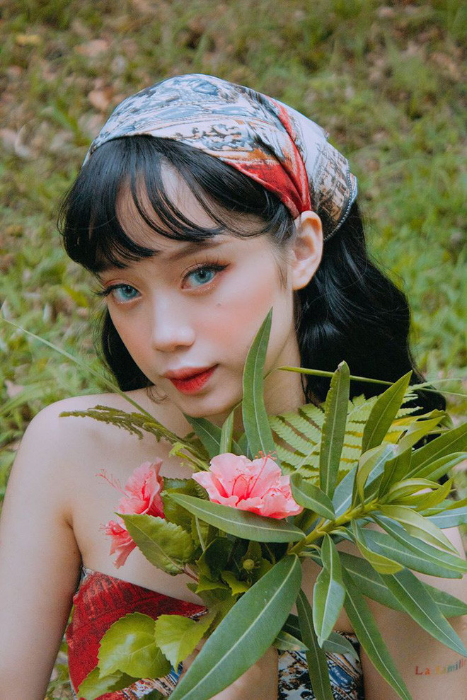 Được biết, hot girl tự học make up hơn 1 năm từ các beauty blogger như Quách Ánh, Ling Makeup…