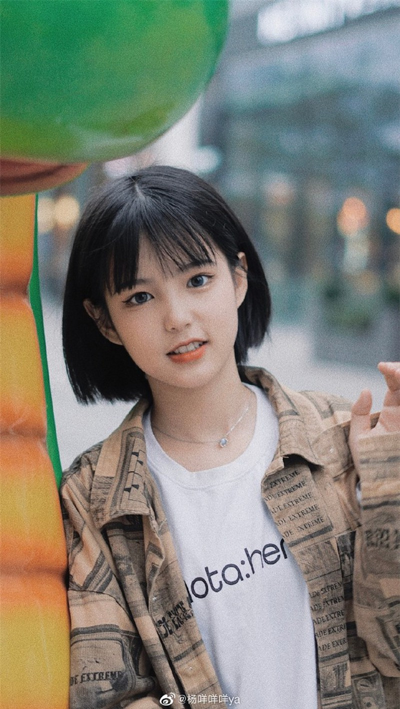 Hiện tại vì đang bận bịu cho việc học nên cô hầu như từ chối hết công việc mẫu ảnh, , chỉ tham gia chụp một vài bộ ảnh vui với bạn bè.