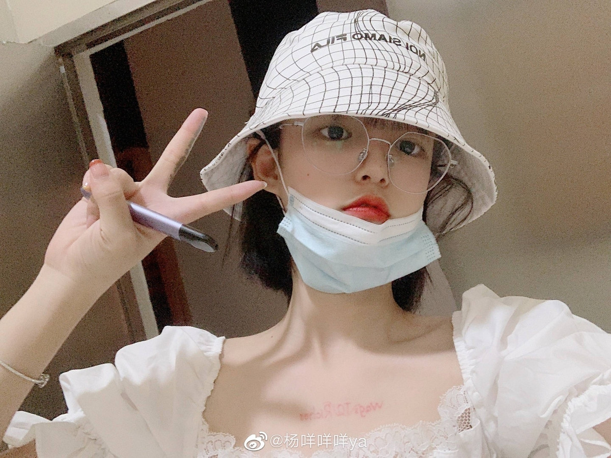 Mỗi bức ảnh mà cô nàng đăng tải lên trang cá nhân đều nhận về hàng ngàn like và bình luận.