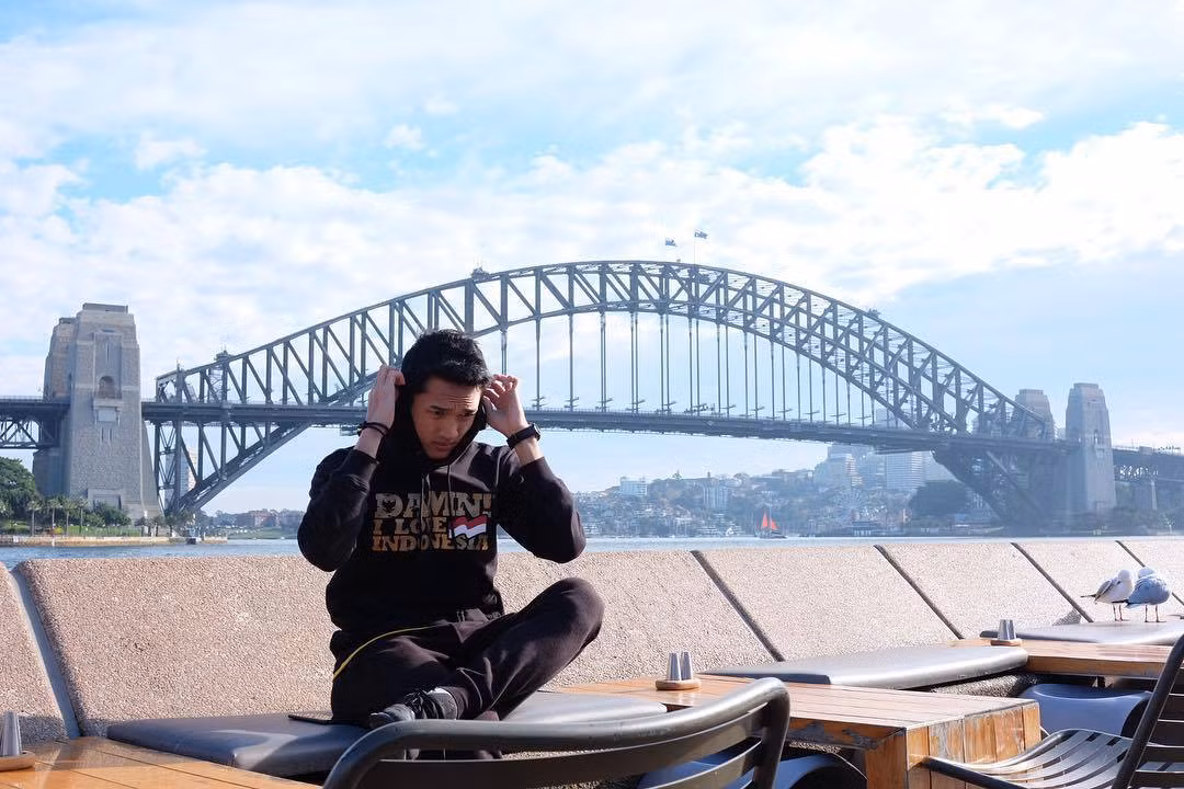 Bên cạnh đó, Jonatan cũng nổi tiếng nhờ màn cởi áo ăn mừng trên sàn thi đấu. Anh sở hữu thân hình 6 múi cực chuẩn. VĐV người Indonesia được bình chọn là tay vợt hot nhất Đông Nam Á.