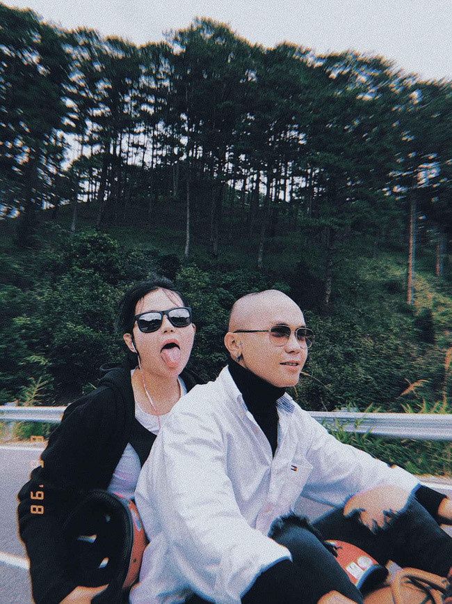 Mặc dù không phải là chàng trai được nữ chính "Người ấy là ai" Cara Phương Trang chọn ở cuối trương trình và anh chàng cũng đã lộ diện ra là "hoa đã có chủ" nhưng Gia Bảo lại khiến CĐM xôn xao vì quá đẹp trai, ráo riết tìm hiểu đời tư của anh chàng này. Được biết, Gia Bảo năm nay 25 tuổi và đã lập gia đình được 2 năm. Đồng hành cùng anh trong chương trình còn có vợ và cô con gái nhỏ 2 tuổi.