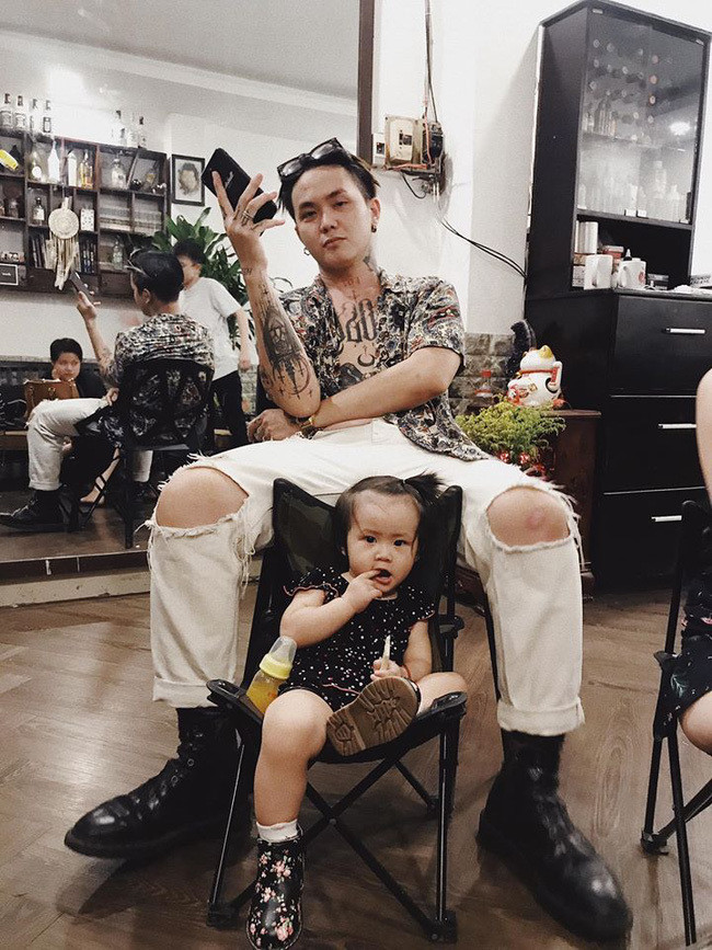 Gia Bảo là chàng trai xuất hiện trong tập 5 của trương trình "Người ấy là ai?". Ngay sau khi lên sóng, chàng trai này đã gây sốt CĐM vì độ đẹp trai cũng như đời tư của mình.