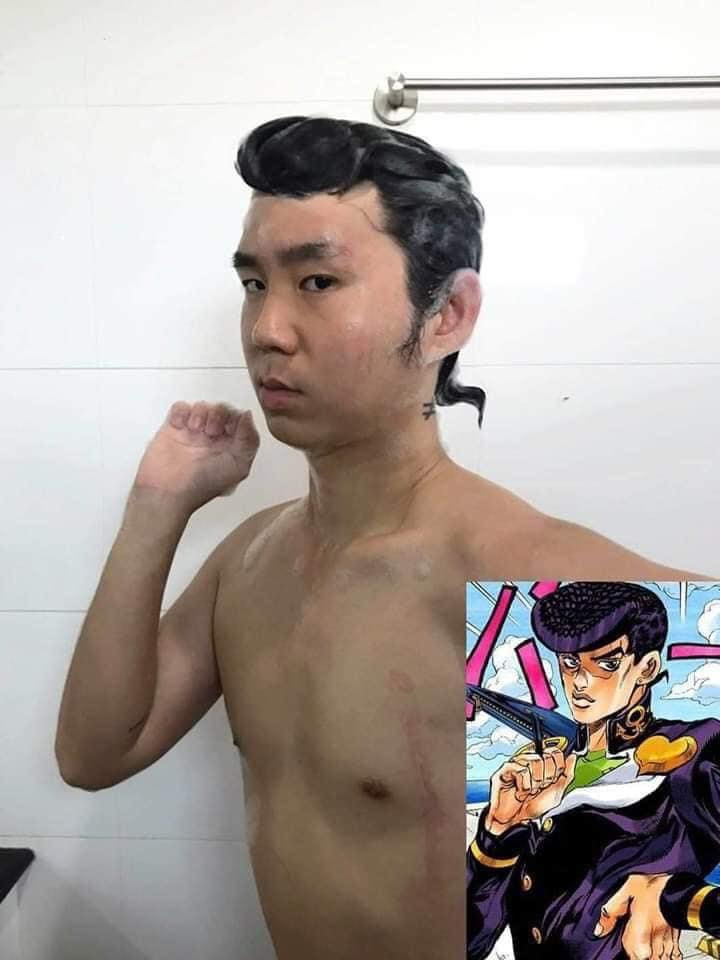 Fan manga chắc chắn sẽ cảm thấy hài hước khi tắm mà vẫn nghĩ ra trò để cosplay như anh chàng này.