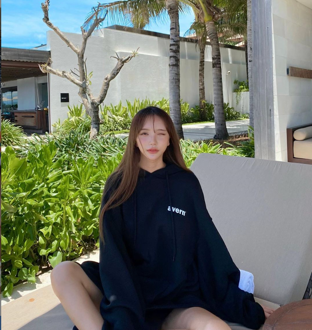 Theo đó, hot girl 9X đã sửa mắt, nâng mũi, làm môi và độn cằm. Dù trải qua đau đớn nhưng cô chưa từng hối hận và hài lòng với ngoại hình hiện tại của bản thân.