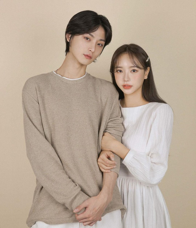 Bạn trai của hot girl là Kim Hyeong Kwon, cũng là một hot boy có tầm ảnh hưởng lớn trên mạng xã hội.