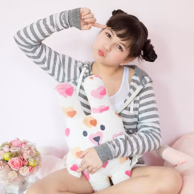 Nhiều người hâm mộ nhận xét nếu tiếp tục giữ vững phong độ diễn xuất và vẻ ngoài, Jenna sẽ là cái tên sáng giá của thế hệ mỹ nhân mới trong làng giải trí xứ Chùa Vàng.