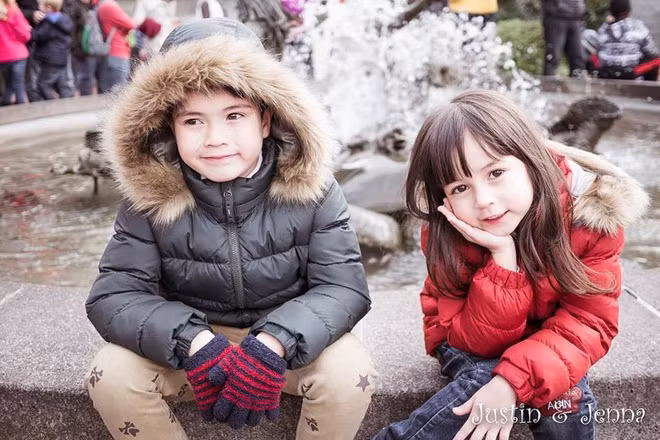 Jenna còn có một anh trai tên Justin Jakkarin Moran (sinh năm 2008), cũng sở hữu vẻ ngoài điển trai, thu hút. Hai anh em thường xuyên là "cặp bài trùng" xuất hiện chung trong nhiều quảng cáo, chụp ảnh tạp chí hay cùng tham gia các chương trình truyền hình tại Thái Lan.