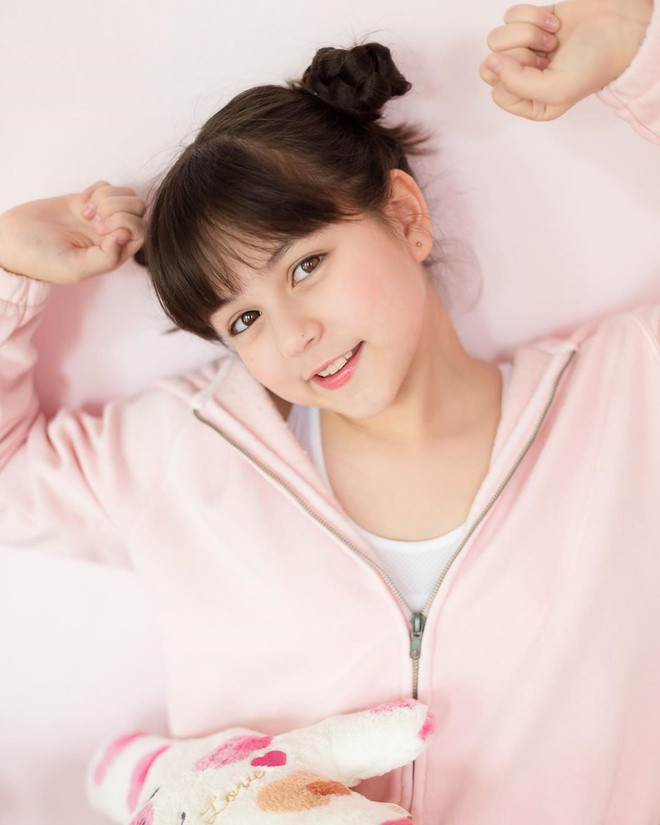 Khi tham gia các tuần lễ thời trang, khả năng catwalk, thần thái của Jenna cũng nhận được lời khen từ khán giả và giới chuyên môn.