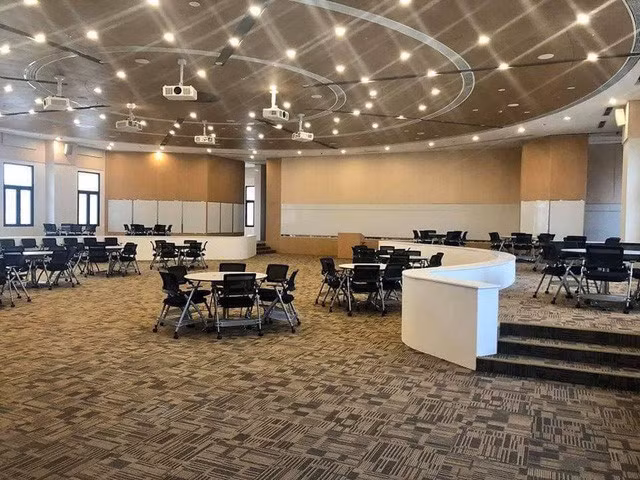 Phòng họp nhóm đẹp không khác gì khác sạn 5 sao tiêu chuẩn quốc tế khiến cộng đồng mạng "mắt chứ A mồm chữ O".