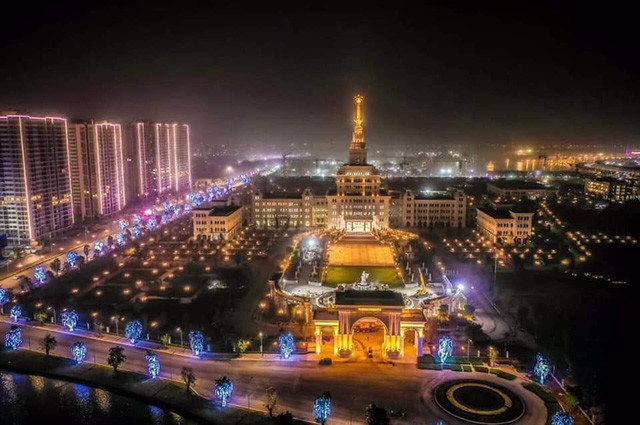 Dù chưa hoàn thiện 100% nhưng toàn cảnh trường đại học dành cho con nhà giàu này đã cực rực rỡ, ai cũng trầm trồ vì không khác gì các công trình kiến trúc của Châu Âu.