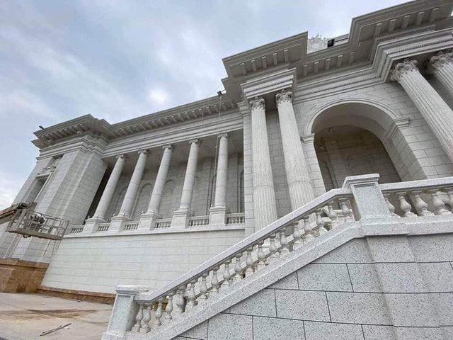 Được biết, đại học VinUni sẽ trở thành ngôi trường dành cho hội con nhà giàu tiếp theo bên cạnh RMIT. Trường đã ký kết thỏa thuận hợp tác chiến lược với Đại học Cornell và Đại học Pennsylvania (Penn), thuộc nhóm Đại học Ivy League và trong Top 20 Đại học tốt nhất toàn cầu.