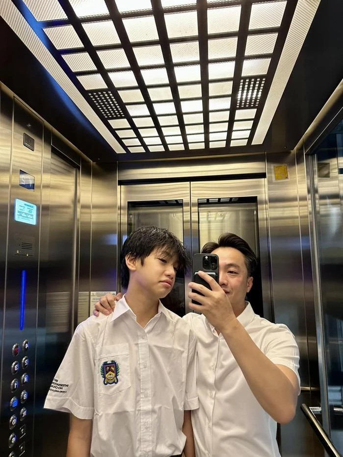 Không chỉ sở hữu vẻ ngoài điển trai, chiều cao nổi bật, nhóc tì này còn được bố mẹ đầu tư cho theo học tại ngôi trường quốc tế chất lượng tốt với mức học phí đắt đỏ.