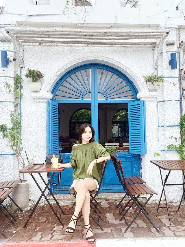 Cô nàng có thói quen tranh thủ học bài, rảnh lúc nào là học lúc ấy. Khi còn theo học trường THPT chuyên, cô bạn cũng cố gắng nghe thầy cô giảng trên lớp, áp vào các bài học thực tế cho dễ hiểu hơn.