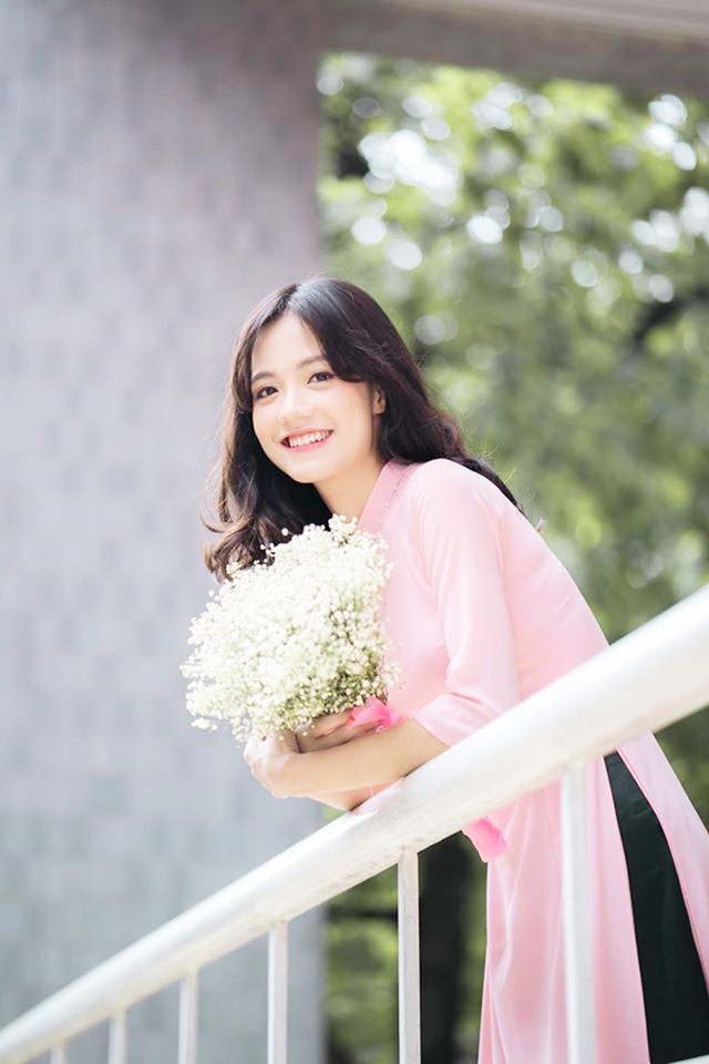 Thu Uyên cho biết, trong một lần dọn dẹp nhà, cô đã vô tình tìm thấy bảng điểm cũ và chụp lại, đăng tải lên mạng xã hội để lưu giữ kỉ niệm thời còn ngồi trên giảng đường ĐH Ngoại thương.