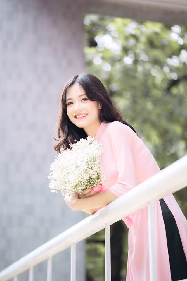 Thu Uyên cho biết, trong một lần dọn dẹp nhà, cô đã vô tình tìm thấy bảng điểm cũ và chụp lại, đăng tải lên mạng xã hội để lưu giữ kỉ niệm thời còn ngồi trên giảng đường ĐH Ngoại thương.