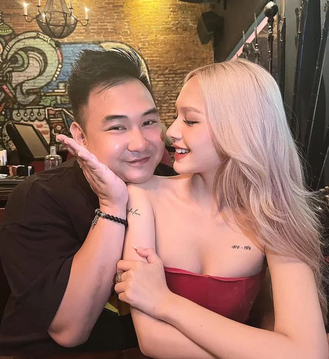 Ngoài sự nổi tiếng của mình, Xoài Non khiến cộng đồng mạng ngưỡng mộ và ghen tỵ với cuộc hôn nhân viên mãn cùng Xemesis, một streamer nổi tiếng tại Việt Nam. Xemesis, tên thật là Hiếu Nghiêm, sinh năm 1989, là một trong những streamer giàu nhất tại Việt Nam và nổi tiếng với biệt danh “streamer giàu nhất Việt Nam”