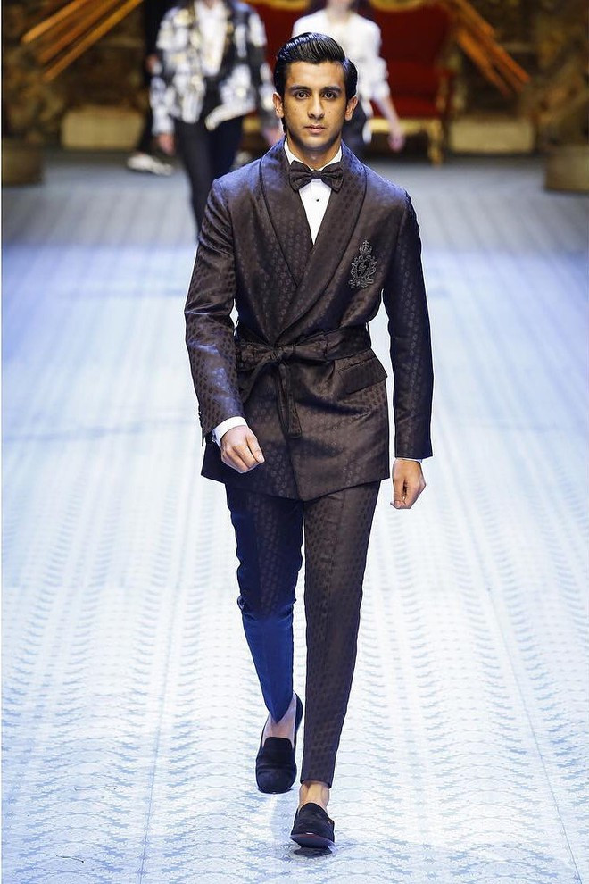 Đam mê thời trang và có ngoại hình hút mắt, chàng trai sở hữu vẻ đẹp như tài tử này được nhiều hãng thời trang và các tạp chí về thời trang mời làm mẫu như Armani, Dolce &amp; Gabbana, Elle,...