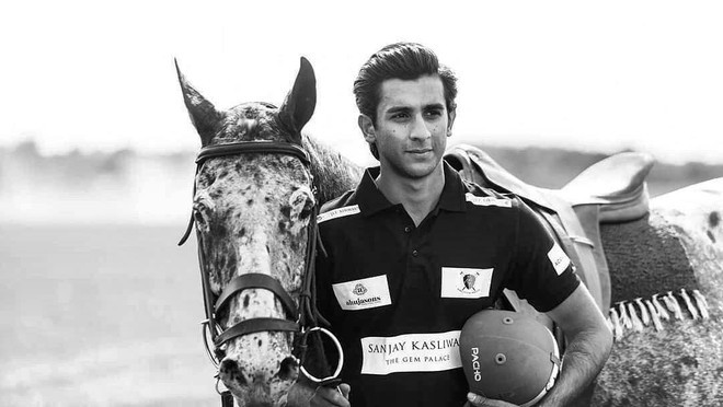 Padmanabh Singh được gửi đến Mayo College - một trong những trường nội trú hàng đầu dành cho nam sinh Ấn Độ khi chỉ mới 4 tuổi. Anh cũng từng theo học trường Millfield ở Somerset, Anh