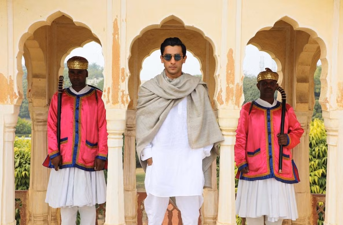 Mặc dù Ấn Độ đã ngừng chấp nhận các tước hiệu hoàng gia từ năm 1970 nhưng những gia đình như Padmanabh Singh vẫn được người dân tôn kính và coi trọng.