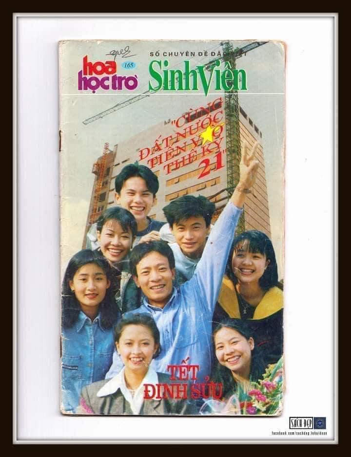 Những ngày ấy, mỗi thứ 2 hàng tuần tại bưu điện, các bạn trẻ háo hức, tranh nhau, xếp hàng, chen lấn mua cho được số báo mới.