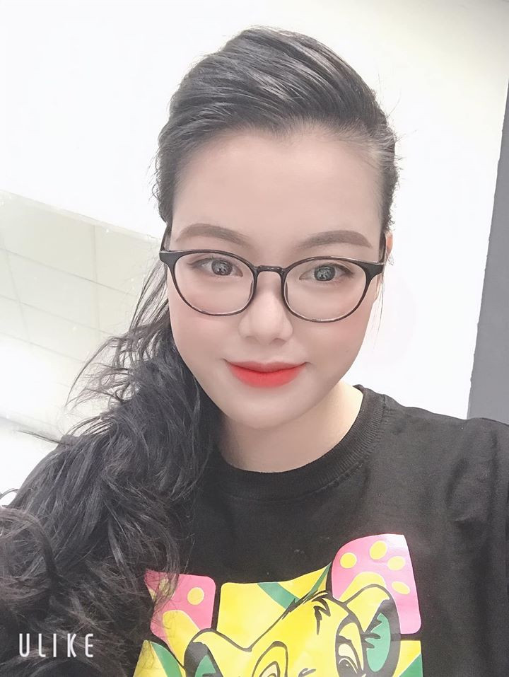 Ngay lập tức, "nữ anh hùng" can đánh nhau nhận được "mưa" lời khen từ phía cộng đồng mạng. Nhiều người cho rằng sự xuất hiện của cô đã giúp tình hình giảm căng thẳng.