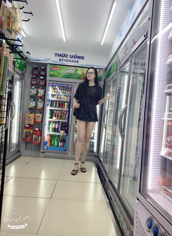 B.B sở hữu ngoại hình xinh đẹp với nước da trắng, mái tóc đen dài không kém gì các hot girl mạng xã hội.