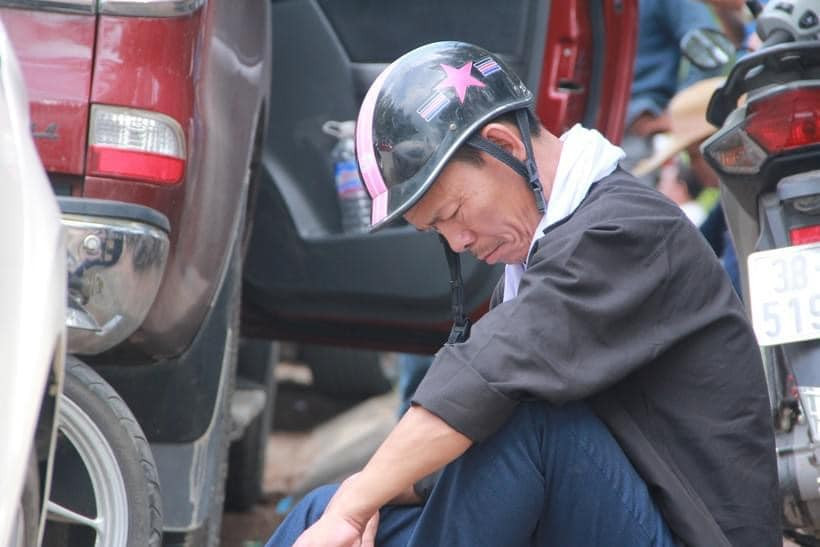 Được biết, Hoàng là con trai thứ 2 trong gia đình có 3 người con. Trước kỳ thi tốt nghiệp THPT một tuần, mẹ Hoàng qua đời vì bệnh hiểm nghèo.