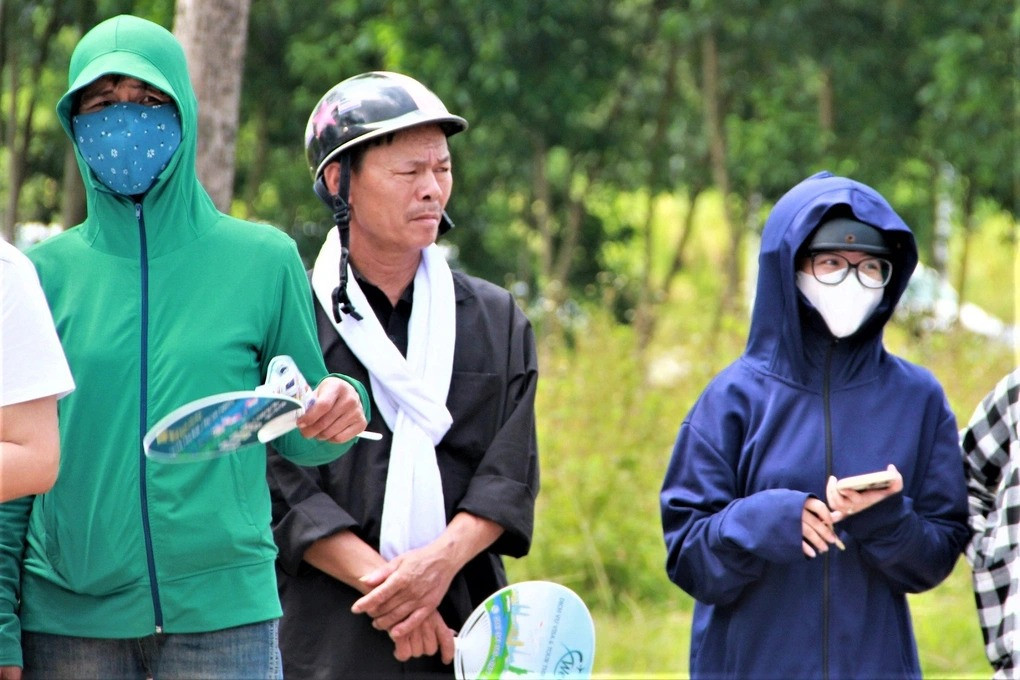 Hoàng là học sinh có học lực khá, em cho biết đã hoàn thành bài thi buổi sáng khá tốt.