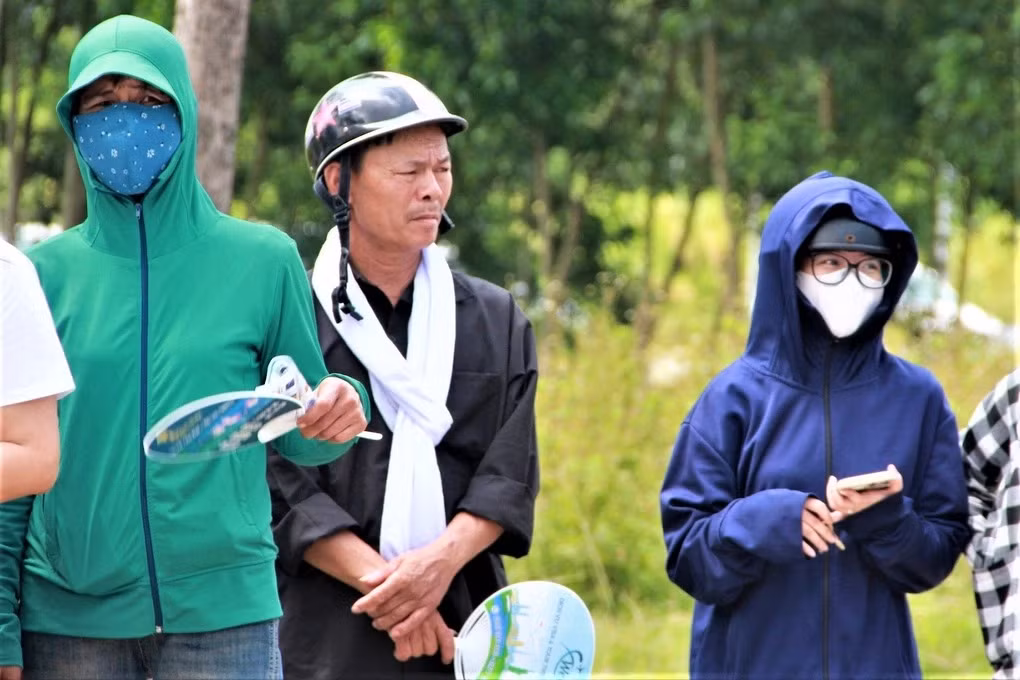 Hoàng là học sinh có học lực khá, em cho biết đã hoàn thành bài thi buổi sáng khá tốt.