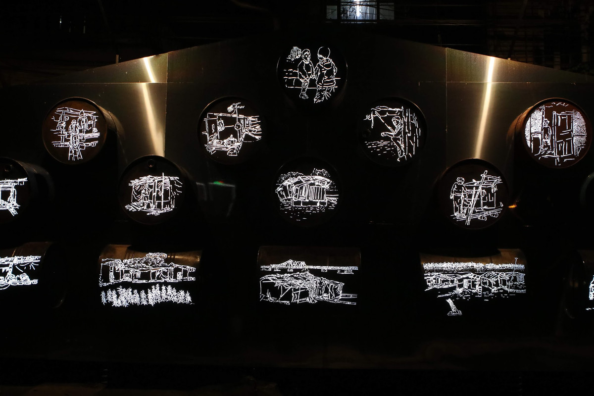 Không chỉ đẹp lộng lẫy vào ban ngày, nhiều tác phẩm nghệ thuật còn toả sáng, lấp lánh và vô cùng nổi bật vào ban đêm.