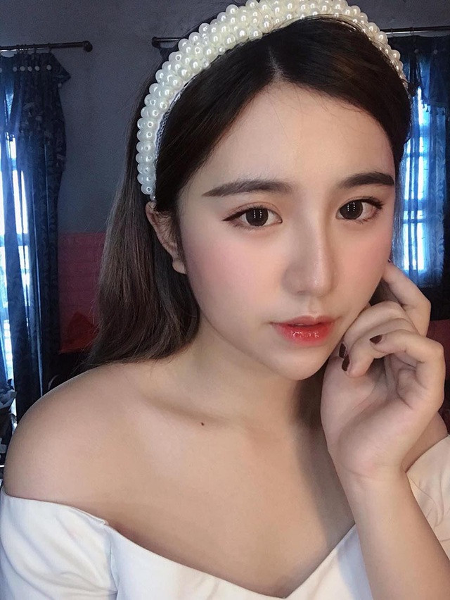 Việc được mọi người yêu mến khiến Trân ngày càng cố gắng hoàn thiện bản thân theo hướng tích cực hơn. Với cô nàng, kiến thức là vô hạn, phải không ngừng học hỏi và trau dồi.