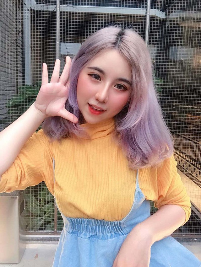 "Trang điểm như là một phần cuộc sống của mình vậy đó, mỗi ngày được đổi mới, được sống cùng với cái đẹp, làm đẹp cho mọi người xung quanh là niềm hạnh phúc của mình" - Bảo Trân cho hay.