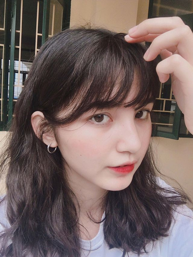 Bên cạnh kinh doanh, hot girl Đại học Thương mại cũng cho biết còn thích hát và thời trang nên cô dự định sẽ tham gia một chương trình hay cuộc thi nào đó để tự thử thách bản thân.