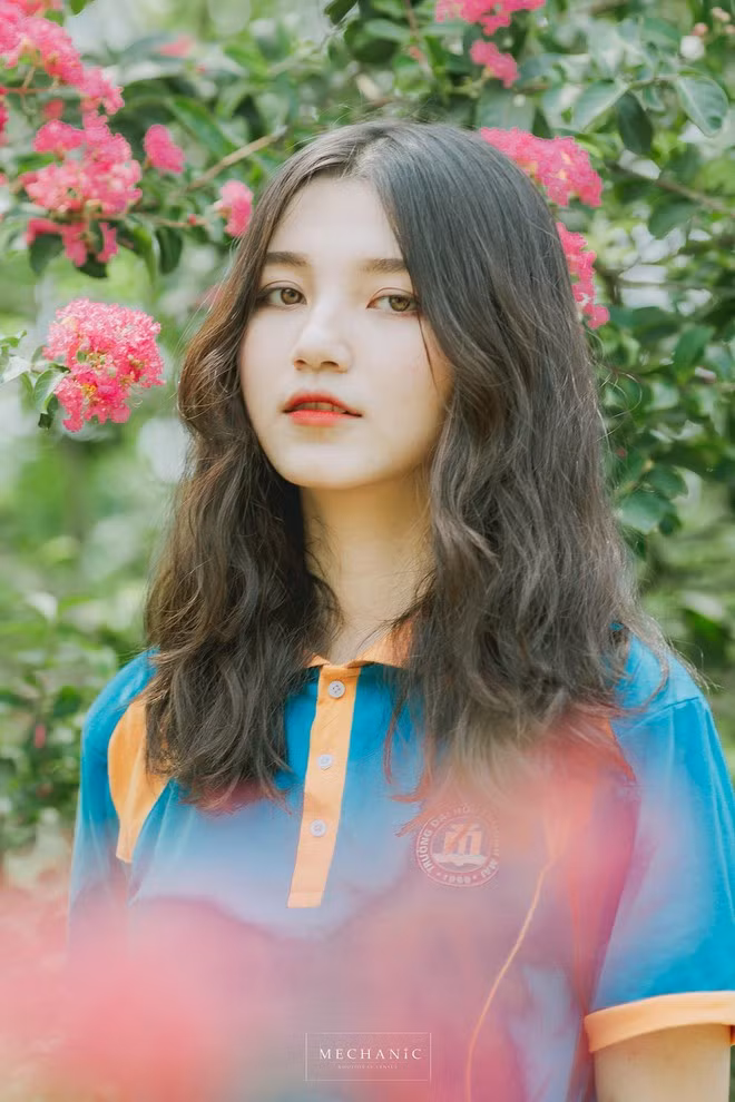 Bất cứ ai gặp Phương Thảo lần đầu tiên đều thắc mắc là người Việt hay hot girl lai. Cô nàng thậm chí còn có ngoại hình khá giống với diễn viên, người mẫu nổi tiếng Thái Lan, Mai Davika.