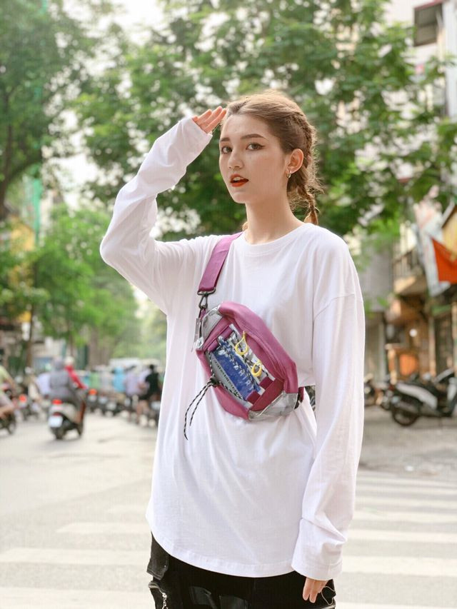 "Ngoại hình không phải là chìa khóa thành công nhưng nó giúp mỗi người đi nhanh hơn, dễ dàng hơn" - Phương Thảo cho biết lợi thế ngoại hình đã giúp cô nàng rất nhiều trong cuộc sống và công việc.