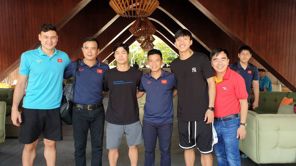 Trưa 16/10, tuyển Việt Nam lên đường rời Bali trở về Việt Nam. Đặng Văn Lâm, Công Phượng và Đoàn Văn Hậu sẽ chia tay đội ngay trên đất Indonesia để bay về các nước nơi họ đang thi đấu.