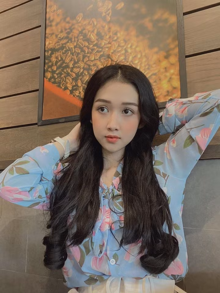 Hot girl Phú Yên cũng dành thời gian để tham gia góp mặt vào hai bộ phim truyền hình sắp ra mắt.