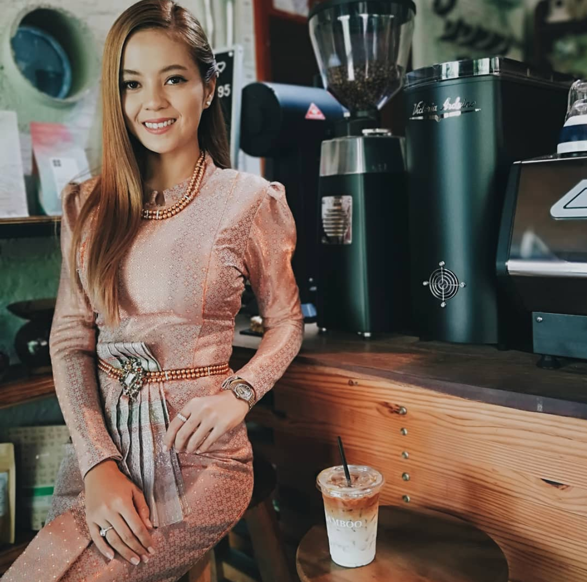 Bên cạnh sự nghiệp chính là đua xe đạp, Tung Pang còn là beauty blogger, chuyên viên trang điểm được yêu thích. Hiện cô đang là chủ của một studio make up tại thủ đô Bangkok.