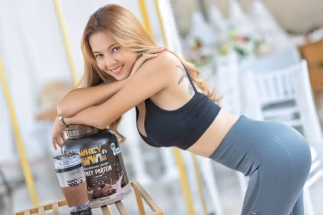 Nhờ lợi thế ngoại hình, nên hot girl đua xe đạp nhận được rất nhiều sự quan tâm của các nhãn hàng thể thao, thực phẩm. Cô thường xuyên xuất hiện trong các video quảng cáo.