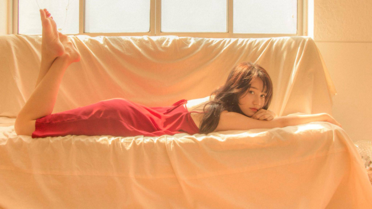 Diễn viên "Mắt biếc" xinh như mộng dù diện bất kỳ trang phục nào, theo đuổi bất kỳ phong cách nào. Việc thay đổi phong cách thường xuyên khiến hình ảnh của Trúc Anh không trở nên nhàm chán trong mắt người hâm mộ.