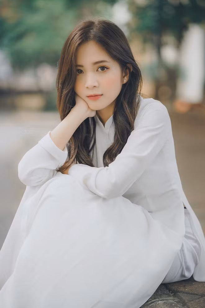 Hot girl sinh năm 1997 cho biết bộ ảnh được thực hiện cách đây hơn 1 tháng, tại chính ngôi trường đại học mà cô nàng đã gắn bó 4 năm.