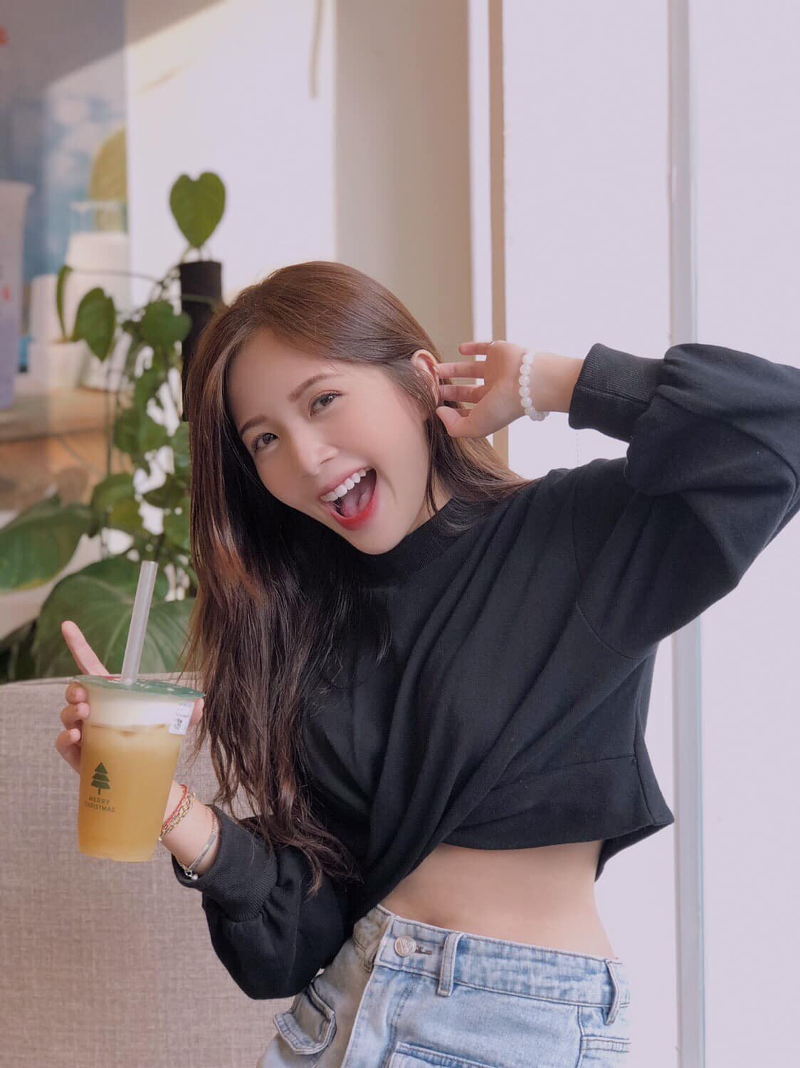 Hiện, trang cá nhân của Huyền sở hữu hơn 45.000 lượt theo dõi. Mỗi bài đăng đều thu hút lượng lớn tương tác.