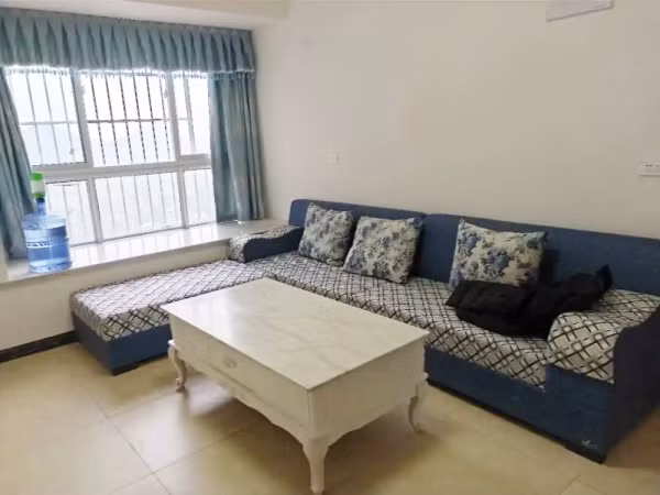 Hình ảnh căn nhà ngập trong thức ăn thừa, ô uế khác xa với căn nhà khi được chủ giao cho khách, chẳng thế mà cô Li "tăng xông", ngay lập tức trình bày với công an rằng bản thân muốn tố cáo Wang vì hành vi phá hoại tài sản của người khác.