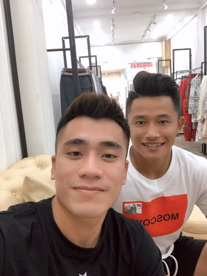 Những hình ảnh chụp chung của cả hai nhận được rất nhiều lượt like và bình luận của cộng đồng mạng.