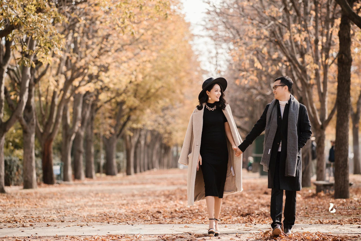 Năm 2019, Thu Hà bất ngờ lên xe hoa, chồng cô là Việt Dũng làm trong lĩnh vực nghiên cứu khoa học tại Đại học Bách Khoa Hà Nội. Bộ ảnh cưới "tình bể bình" được thực hiện tại Paris của nữ BTV và chồng từng gây sốt vì đẹp như mơ.