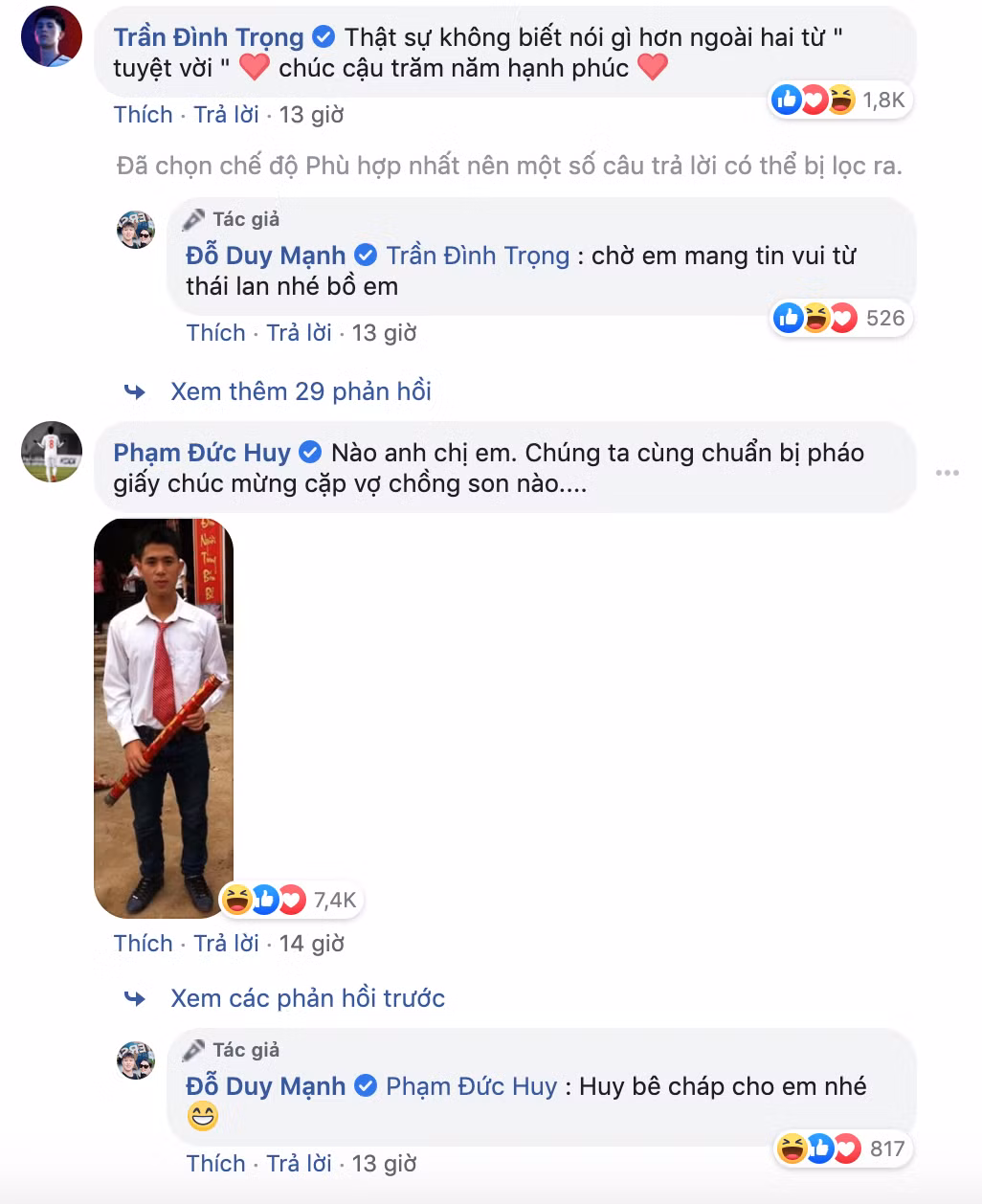 Dù đang có mặt tại Thái Lan tham dự VCK U23 Châu Á 2020 nhưng Đình Trọng vẫn quan tâm, gửi lời chúc mừng tới cặp đôi Duy Mạnh - Quỳnh Anh. Thế nhưng ngay bên dưới, Trọng "sơ-vin" đã bị Đức Huy trêu đùa dù chẳng liên quan đến màn cầu hôn.