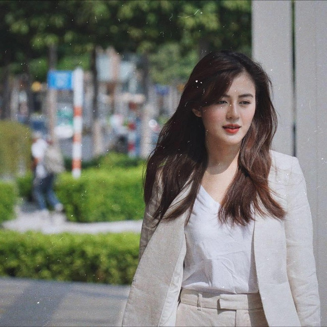 Cô sinh viên này luôn là tấm gương sáng trong cộng đồng sinh viên khi vừa xinh đẹp, học giỏi lại năng nổ trong các hoạt động.