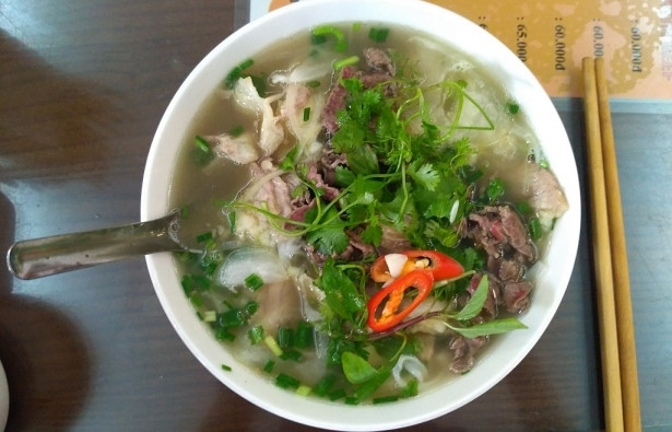 Trên nhiều hội nhóm thậm chí đã có người cập nhật tình hình đóng/ mở của các hàng phở nổi tiếng sau khi nới giãn cách toàn xã hội. Thậm chí còn cập nhật luôn tình trạng còn hay hết phở, quán có đông hay không.