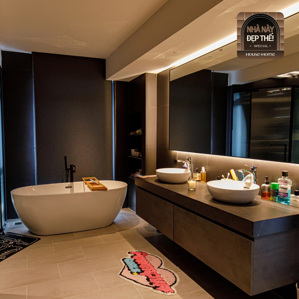 Phòng tắm cực rộng với bồn tắm cỡ lớn để cả 2 có thể thư giãn sau những ngày công việc bận rộn.